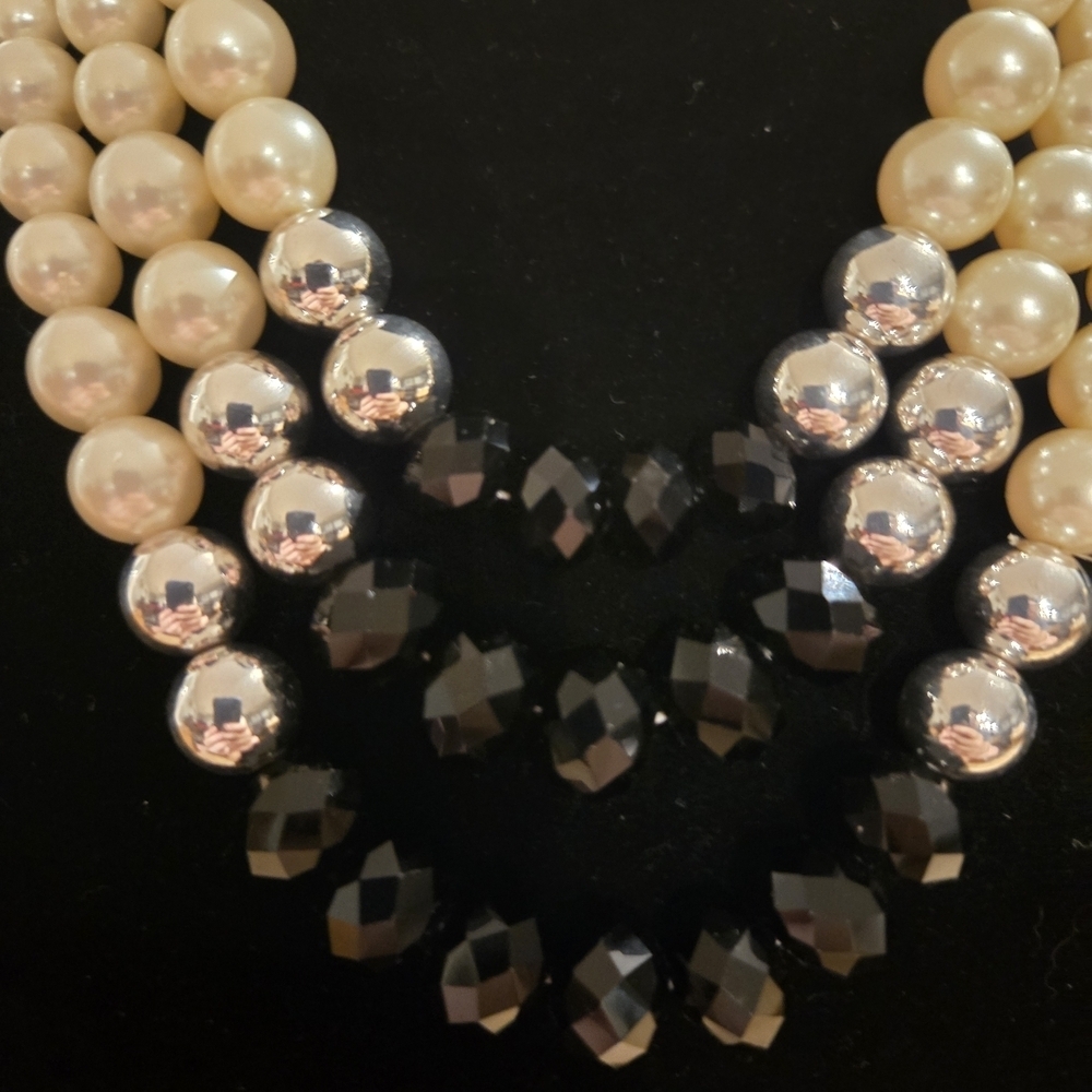 Elegant Pearl and Black Bead Necklace - Picture 3 of 5